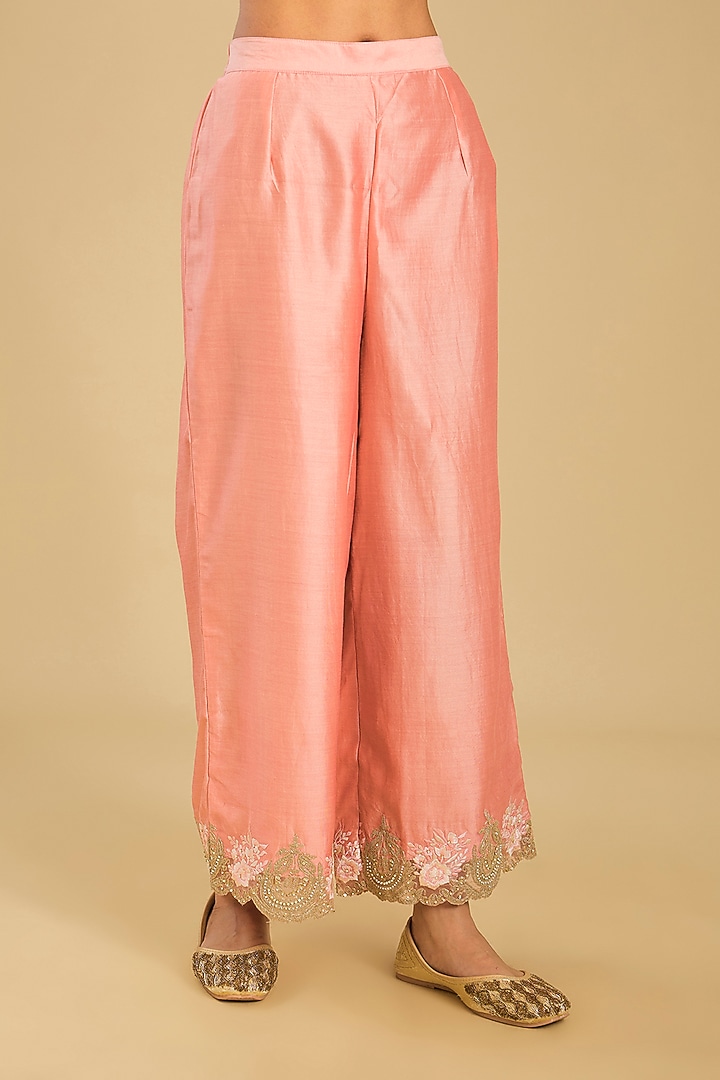 Off-Rose Silk Chanderi Tilla Embroidered Kurta Set by Sheetal Batra at Pernia's Pop Up Shop