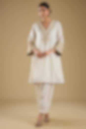 Daisy Ivory Uppada Silk Embroidered Kurta Set For Girls by Sheetal Batra - Kids at Pernia's Pop Up Shop