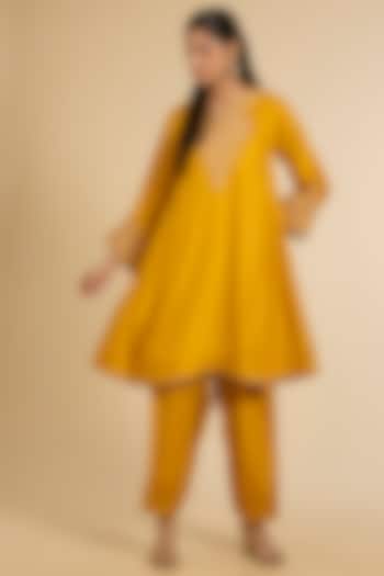 Mustard Pure Uppada Silk Dori Embroidered Kurta Set For Girls by Sheetal Batra - Kids at Pernia's Pop Up Shop