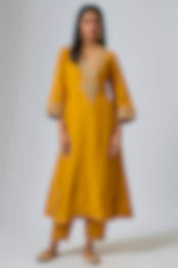 Yellow Pure Silk Dori Embroidered Kurta Set For Girls by Sheetal Batra - Kids at Pernia's Pop Up Shop