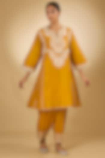 Yellow Silk Chanderi Tilla Embroidered Kurta Set For Girls by Sheetal Batra - Kids at Pernia's Pop Up Shop