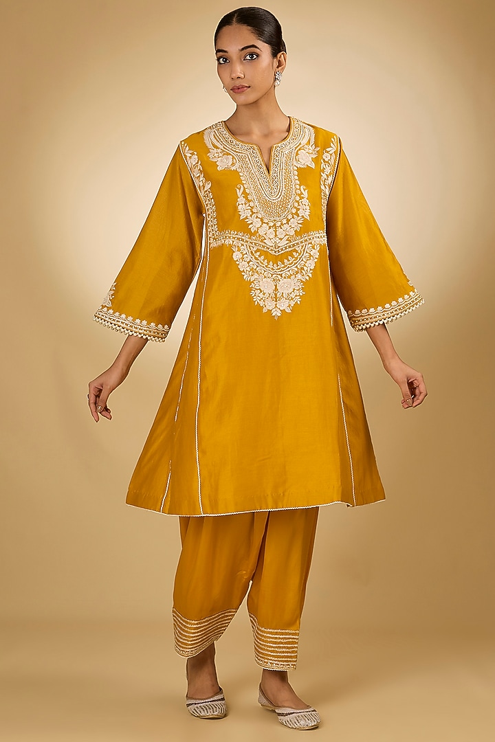 Yellow Silk Chanderi Tilla Embroidered Kurta Set For Girls by Sheetal Batra - Kids at Pernia's Pop Up Shop