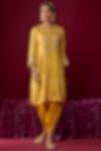 Mustard Yellow Upada Silk Aari Embroidered Kurta Set For Girls by Sheetal Batra - Kids at Pernia's Pop Up Shop
