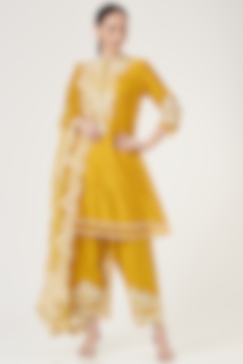 Mustard Embroidered Kurta Set For Girls by Sheetal Batra - Kids at Pernia's Pop Up Shop