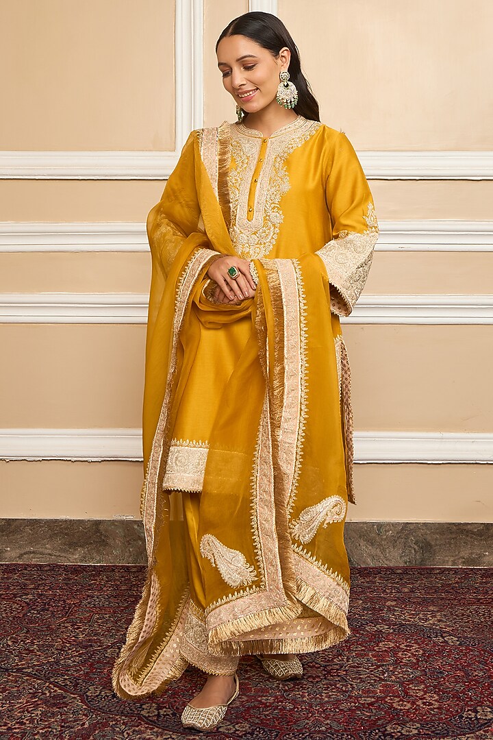 Mustard Embroidered Kurta Set For Girls by Sheetal Batra - Kids at Pernia's Pop Up Shop