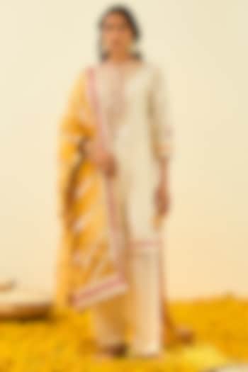 Daisy Ivory Embroidered Kurta Set For Girls by Sheetal Batra - Kids at Pernia's Pop Up Shop