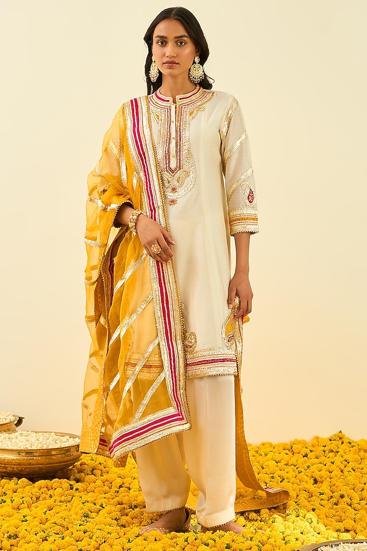 Daisy Ivory Embroidered Kurta Set For Girls by Sheetal Batra - Kids at Pernia's Pop Up Shop
