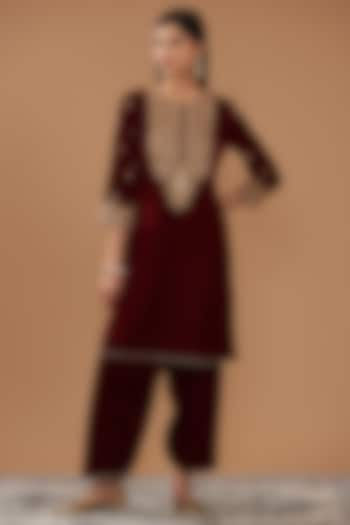 Maroon Silk Velvet Hand Embroidered Straight Kurta Set For Girls by Sheetal Batra - Kids at Pernia's Pop Up Shop