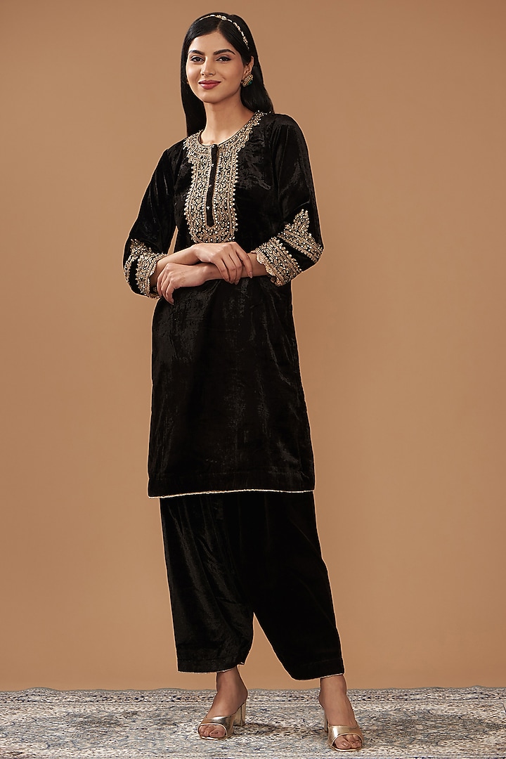 Black Silk Velvet Hand Embroidered Straight Kurta Set For Girls by Sheetal Batra - Kids at Pernia's Pop Up Shop