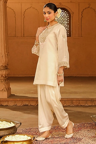 Ivory Silk Chanderi Kashmiri Tilla Embroidered Kurta Set For Girls by Sheetal Batra - Kids