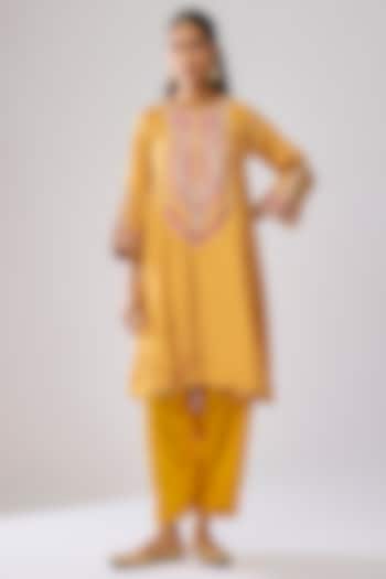 Yellow Upada Silk Kashmiri Tilla Embroidered Kurta Set For Girls by Sheetal Batra - Kids at Pernia's Pop Up Shop