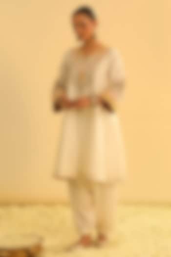 Daisy Ivory Pure Silk Chanderi Embroidered Kurta Set For Girls by Sheetal Batra - Kids at Pernia's Pop Up Shop