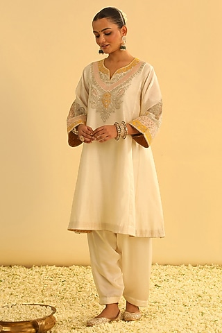 Daisy Ivory Pure Silk Chanderi Embroidered Kurta Set For Girls by Sheetal Batra - Kids