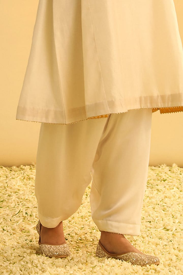 Daisy Ivory Pure Silk Chanderi Embroidered Kurta Set For Girls by Sheetal Batra - Kids at Pernia's Pop Up Shop