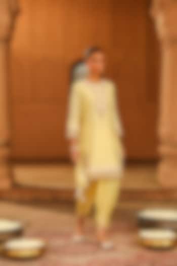 Lemon Yellow Silk Chanderi Embroidered Short Kurta Set For Girls by Sheetal Batra - Kids at Pernia's Pop Up Shop
