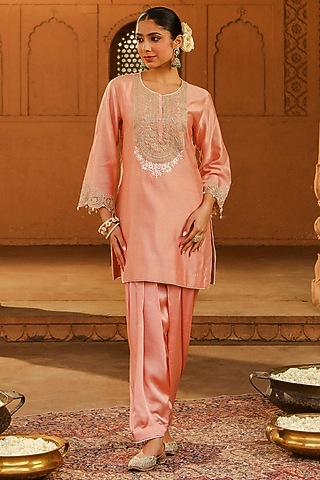 Off- Rose Silk Chanderi Embroidered Short Kurta Set For Girls by Sheetal Batra - Kids