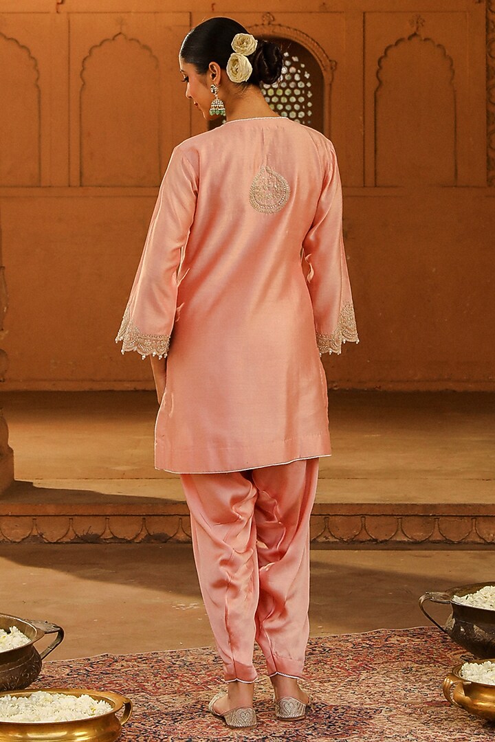 Off- Rose Silk Chanderi Embroidered Short Kurta Set For Girls by Sheetal Batra - Kids at Pernia's Pop Up Shop