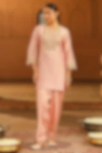 Blush Pink Silk Chanderi Embroidered Short Kurta Set For Girls by Sheetal Batra - Kids at Pernia's Pop Up Shop