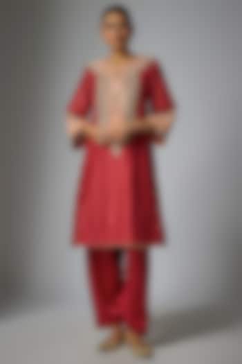 Red Silk Chanderi Kashmiri Tilla Embroidered Choga Kurta Set For Girls by Sheetal Batra - Kids at Pernia's Pop Up Shop