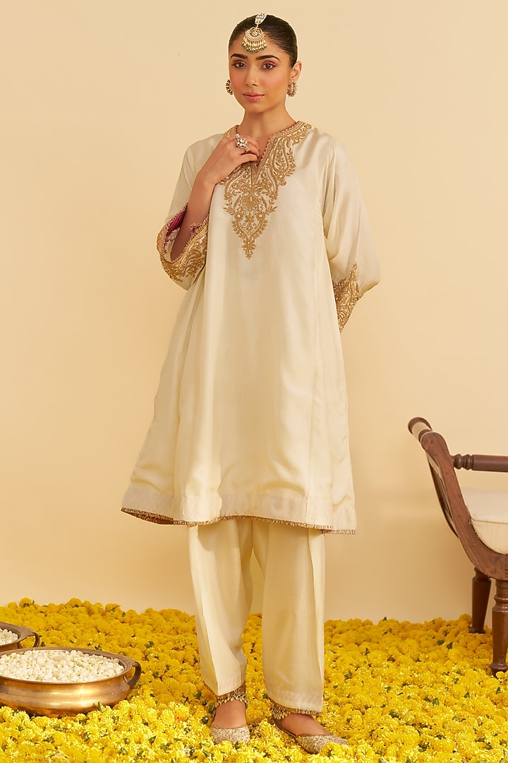 Daisy Ivory Upada Silk Dori Embroidered Kurta Set For Girls by Sheetal Batra - Kids at Pernia's Pop Up Shop
