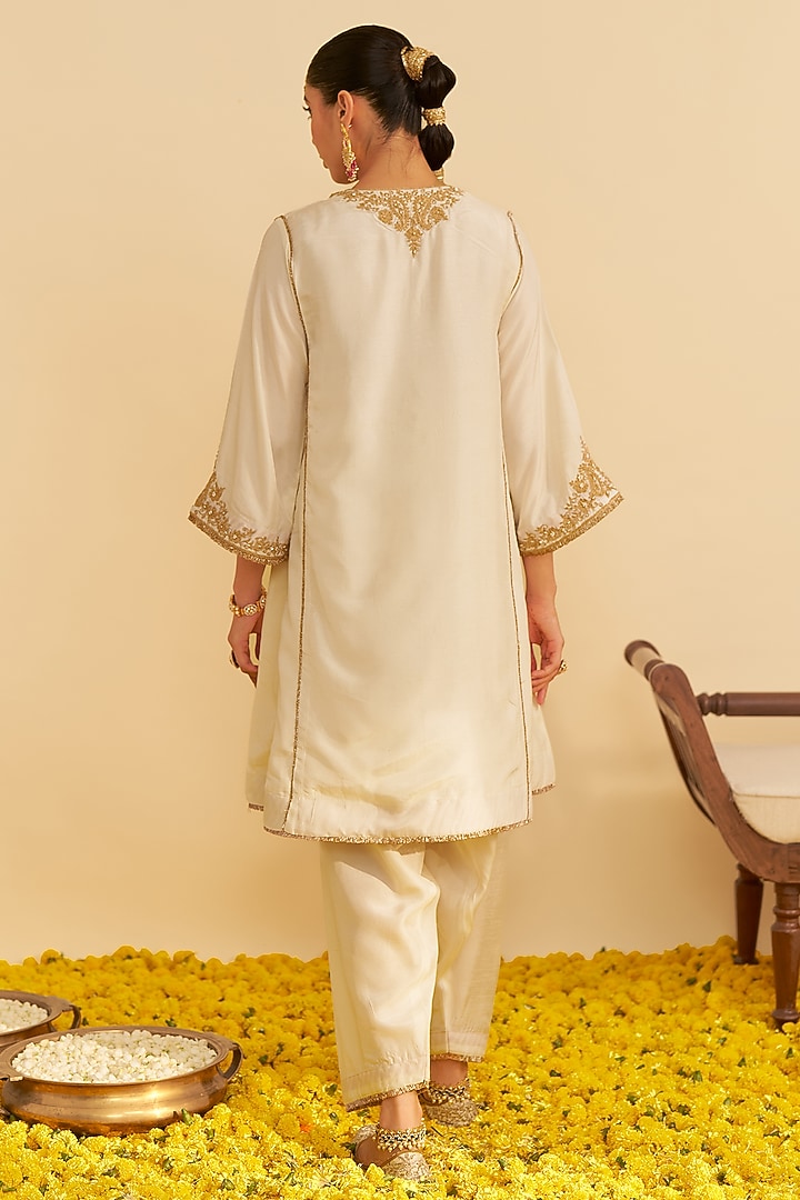 Daisy Ivory Upada Silk Embroidered Kurta Set For Girls by Sheetal Batra - Kids at Pernia's Pop Up Shop