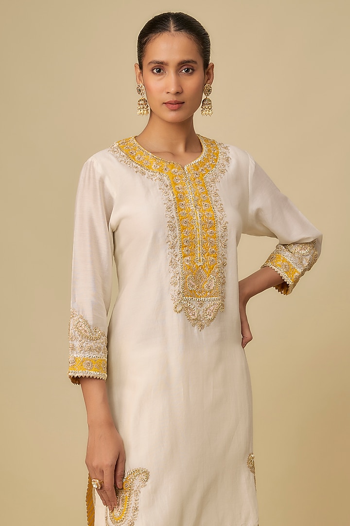 Ivory Silk Chanderi Kashmiri Tilla Embroidered Kurta Set For Girls by Sheetal Batra - Kids at Pernia's Pop Up Shop