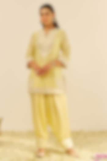 Lemon Yellow Chanderi Silk A-Line Kurta Set For Girls by Sheetal Batra - Kids at Pernia's Pop Up Shop
