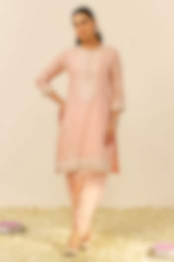 Off-Rose Chanderi Silk Short Kurta Set For Girls by Sheetal Batra - Kids at Pernia's Pop Up Shop