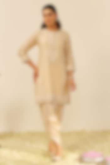 Beige Chanderi Silk Short Kurta Set For Girls by Sheetal Batra - Kids at Pernia's Pop Up Shop