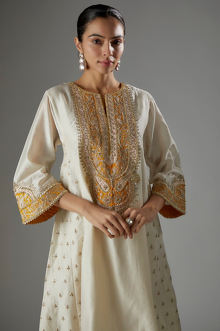 Ivory Silk Chanderi Kashmiri Tilla Embroidered Kurta Set For Girls by Sheetal Batra - Kids at Pernia's Pop Up Shop