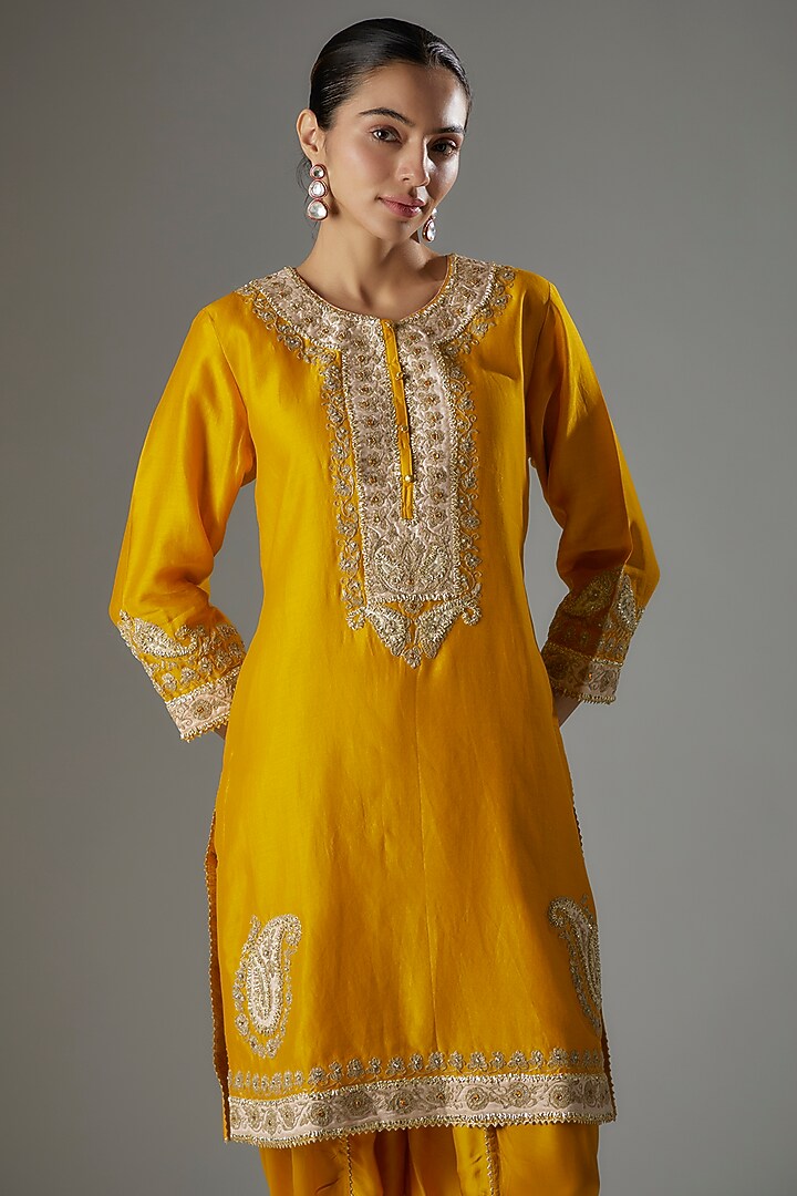 Yellow Silk Chanderi Kashmiri Tilla Embroidered Kurta Set For Girls by Sheetal Batra - Kids at Pernia's Pop Up Shop