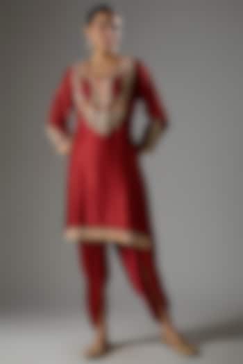 Red Silk Chanderi Kashmiri Tilla Embroidered Kurta Set For Girls by Sheetal Batra - Kids at Pernia's Pop Up Shop