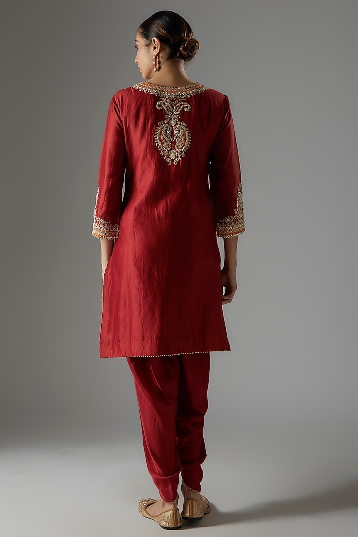 Red Silk Chanderi Kashmiri Tilla Embroidered Kurta Set For Girls by Sheetal Batra - Kids at Pernia's Pop Up Shop