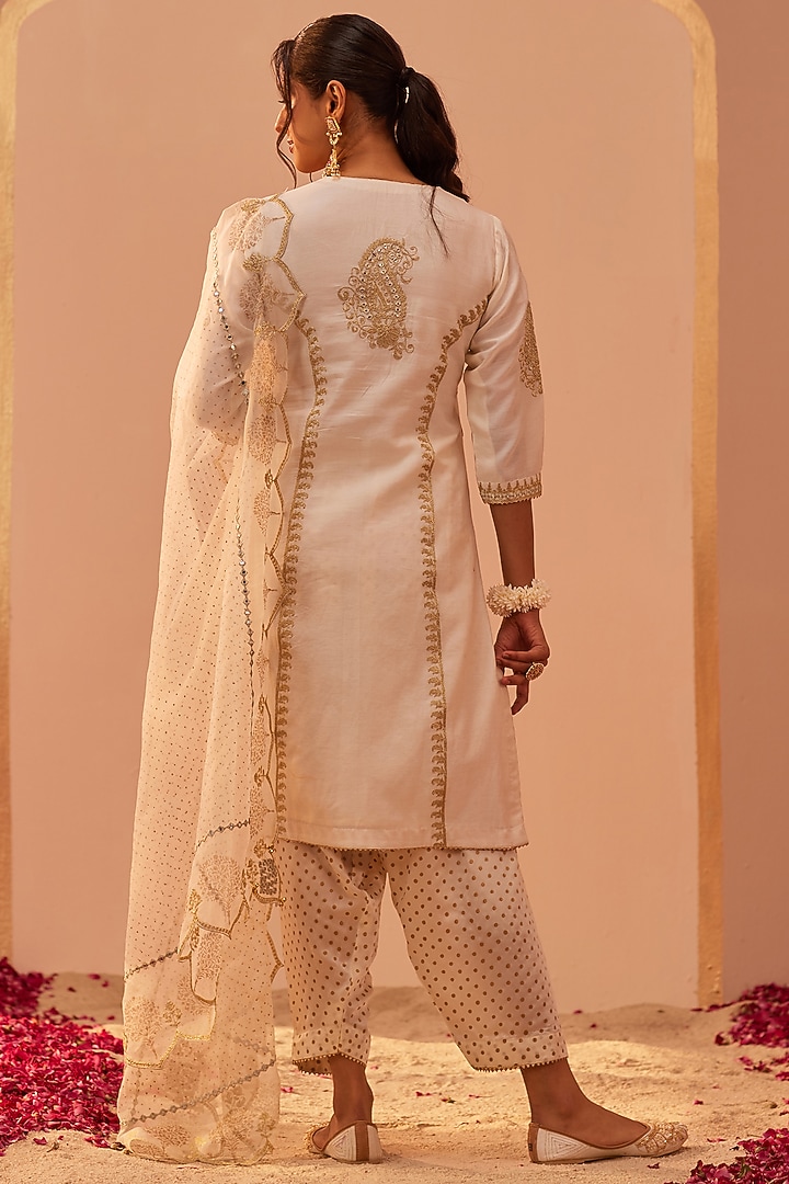 Daisy Ivory Georgette Kurta Set For Girls by Sheetal Batra - Kids at Pernia's Pop Up Shop