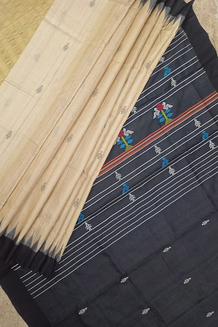 Off White & Black Handwoven Tie-Dye Saree by Shibaprasad Das at Pernia's Pop Up Shop