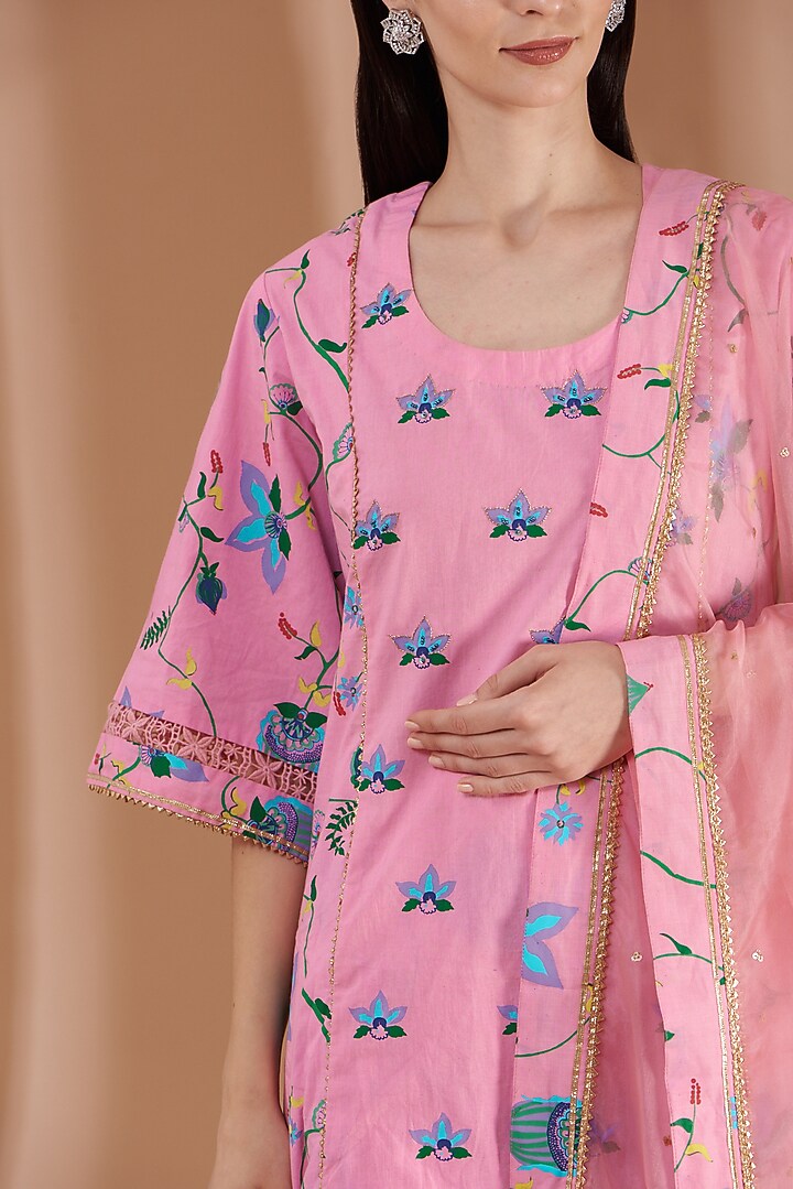 Rose Pink Embroidered Kurta Set by Label By Shalini Bhagat at Pernia's Pop Up Shop