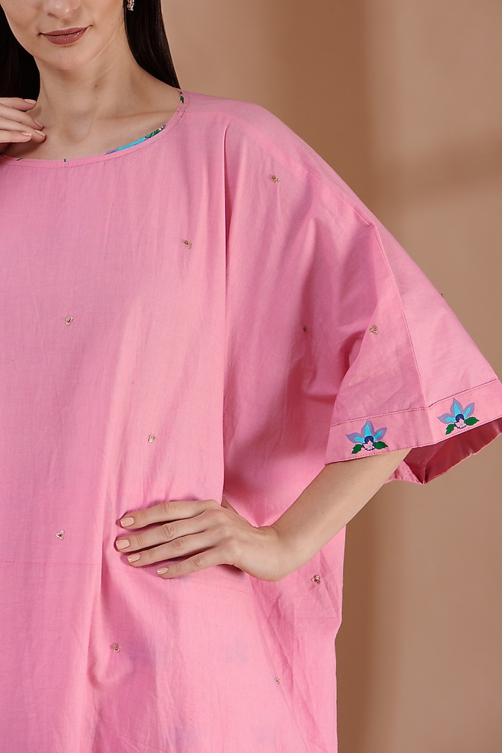Rose Pink Kurta Set With Embroidery by Label By Shalini Bhagat at Pernia's Pop Up Shop