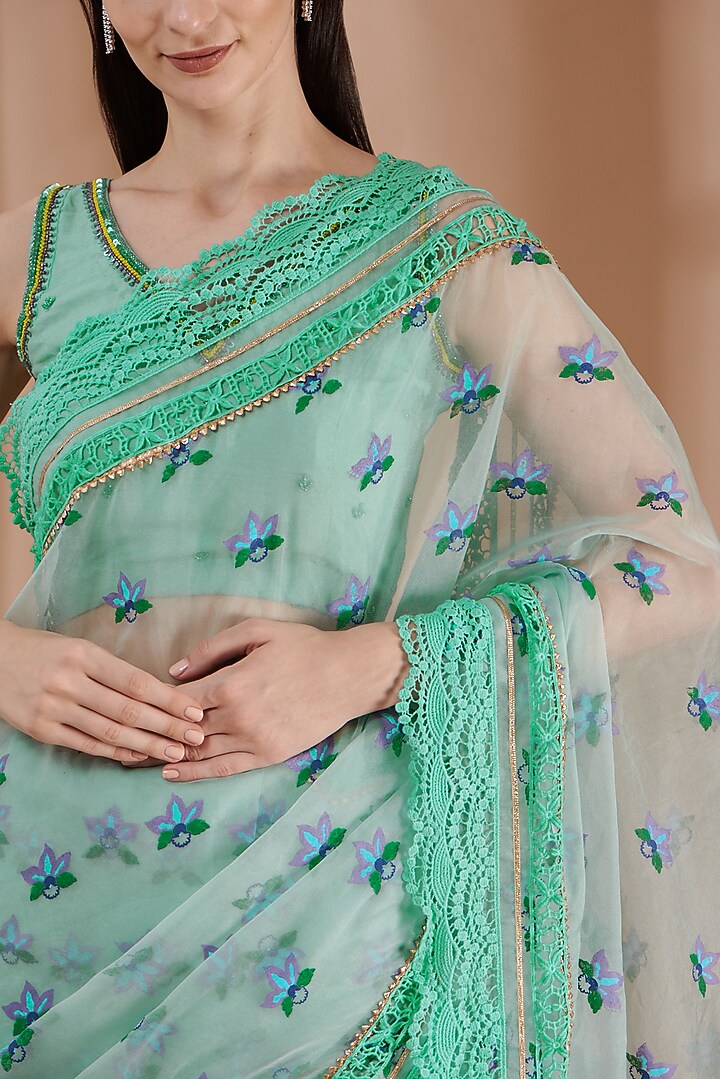 Mint Green Wedding Saree Set With Print by Label By Shalini Bhagat at Pernia's Pop Up Shop