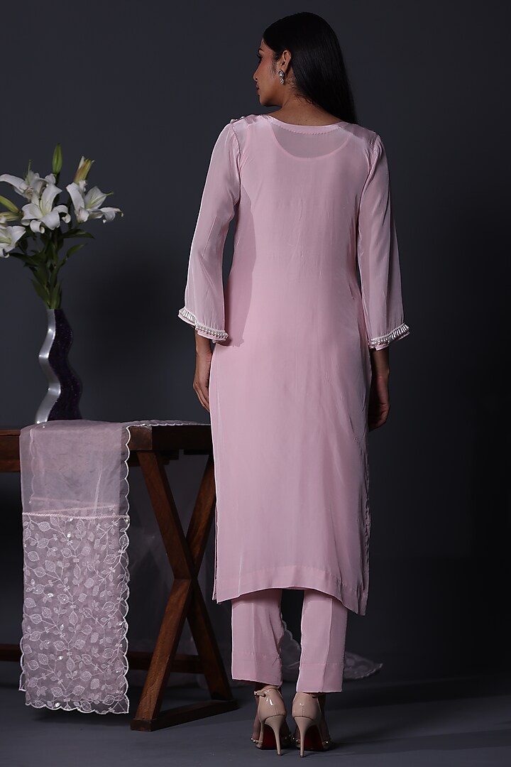 Lilac Crepe Kurta Set by Shweta Dabas at Pernia's Pop Up Shop