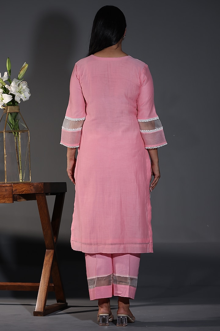 Peach Pure Chanderi Silk Machine Embroidered Kurta Set by Shweta Dabas at Pernia's Pop Up Shop