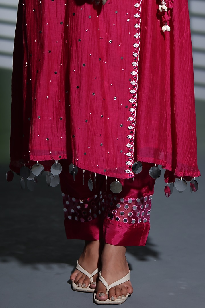 Pink Mulmul Hand Embroidered A-Line Kurta Set by Shweta Dabas at Pernia's Pop Up Shop