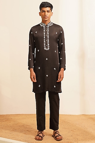Black Chanderi Silk Hand Embroidered Kurta Set by Shreyansh Designs