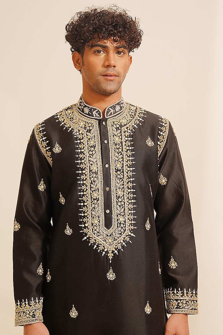 Black Chanderi Silk Hand Embroidered Kurta Set by Shreyansh Designs at Pernia's Pop Up Shop