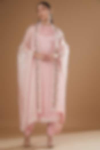 Blush Pink Organza Floral Embroidered Cape Set by Shantanu Goenka at Pernia's Pop Up Shop