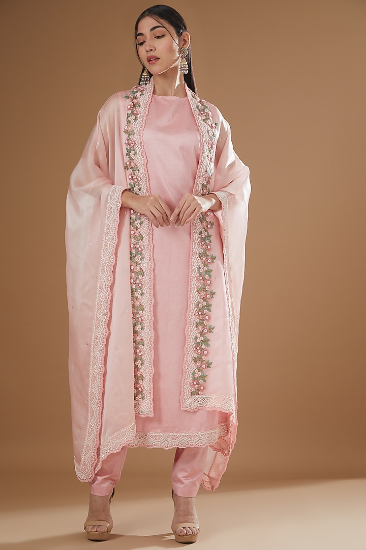 Blush Pink Organza Floral Embroidered Cape Set by Shantanu Goenka at Pernia's Pop Up Shop