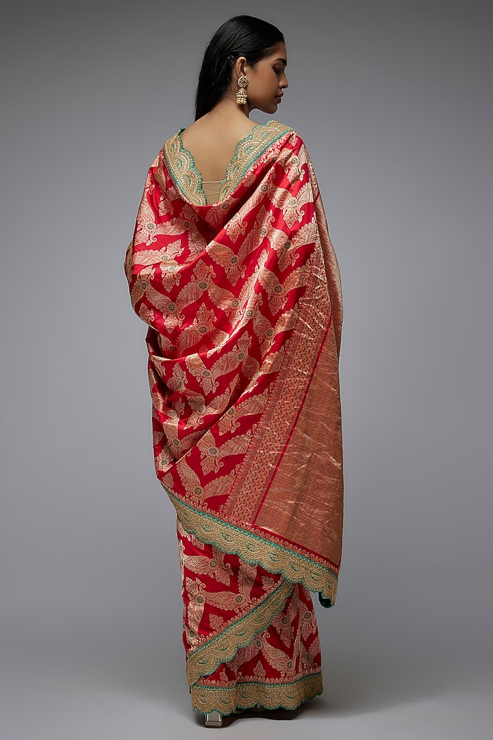 Red Silk Tilla Embroidered Banarasi Bridal Saree Set by Shantanu Goenka at Pernia's Pop Up Shop