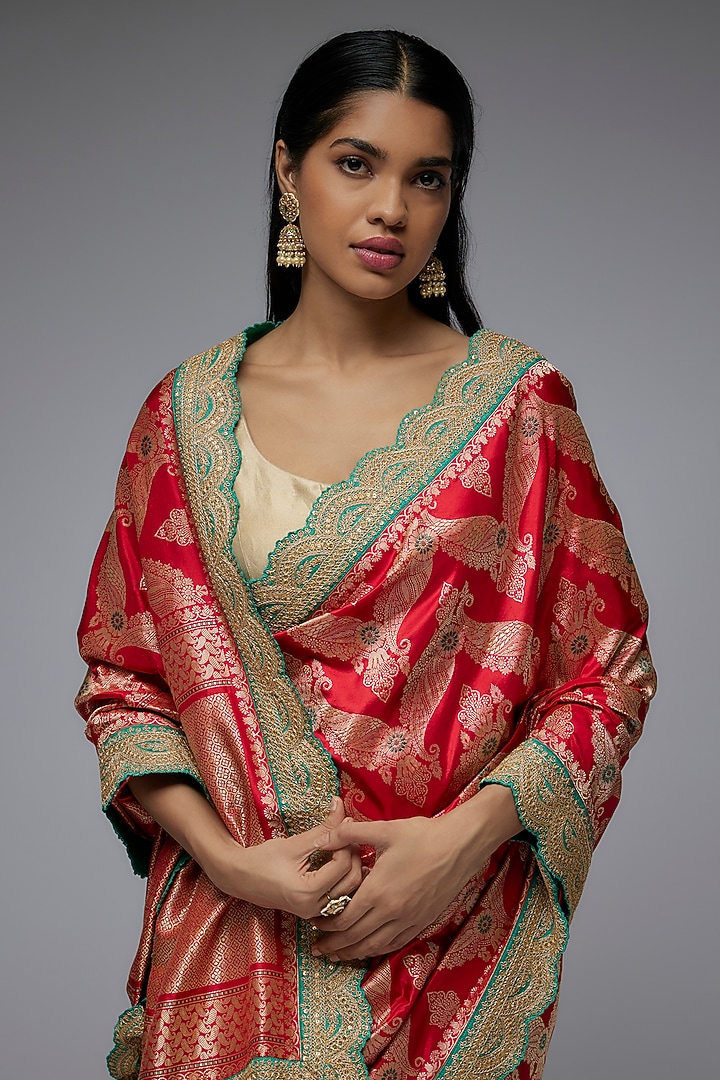 Red Silk Tilla Embroidered Banarasi Bridal Saree Set by Shantanu Goenka at Pernia's Pop Up Shop