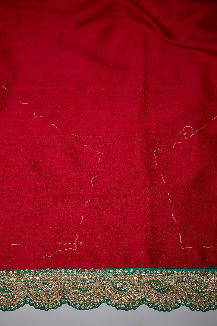 Red Silk Tilla Embroidered Banarasi Bridal Saree Set by Shantanu Goenka at Pernia's Pop Up Shop