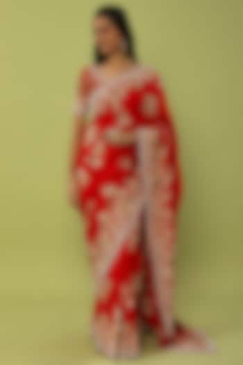 Red Hand Embroidered Bridal Saree Set by Shantanu Goenka at Pernia's Pop Up Shop