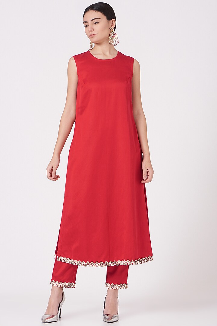 Cadmium Red Embroidered Cape Set by Shantanu Goenka at Pernia's Pop Up Shop